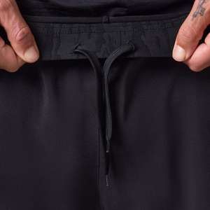 Shorts de sport pour homme, noirs, 2 en 1, avec doublure de compression intégrée, pour la course à pied, la gym et les entraînements, légers et actifs. - Product Image 6