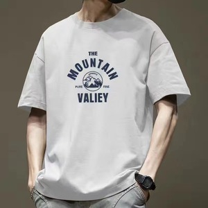 T-shirt en coton à manches courtes pour homme The Mountain Valley, coupe classique, col rond, design imprimé décontracté, tissu jersey respirant - Product Image 3