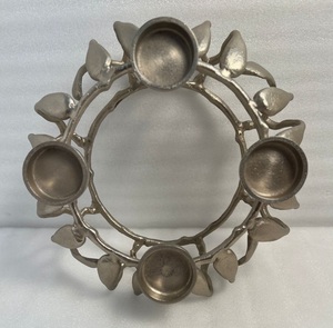 Porte-bougie décoratif en aluminium avec finition nickel pour une décoration festive et la création d'une ambiance lumineuse élégante - Product Image 4