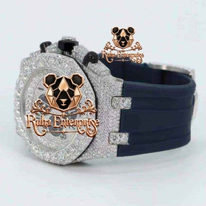 Reloj de moda para hombre con bisel metálico de dos tonos, marcadores decorativos en la esfera y correa de silicona suave - Product Image 4