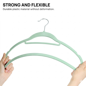 Cintre en velours personnalisé 42 cm, antidérapant, coupe-vent, écologique, de luxe, pour armoire, disponible chez Pavico VN - Product Image 3