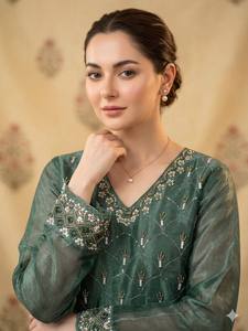 Ensemble Sharara de luxe en organza de soie vert sauge, Kurti brodé à col en V, Sharara évasée et Dupatta, pour mariage indien/pakistanais - Product Image 2