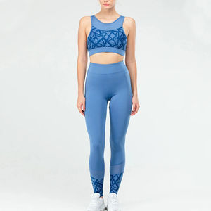 Ensemble de yoga pour femmes personnalisé à séchage rapide, taille élastique, col rond, couleur unie, logo sur le devant, ensemble 2 pièces - Product Image 1