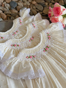 Vestido de Bebé Niña Hecho a Mano, Lino Ahumado, Algodón Orgánico Suave, Transpirable, Lavable, Estampado Floral, Primer Cumpleaños - Product Image 2