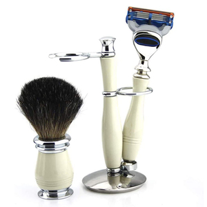 Cepillo de aseo para hombre Badger SE-1629 con mango de madera y cerdas Silvertip - Product Image 3