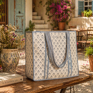 Bolso Tote de Algodón Acolchado Impermeable Hecho a Mano para Mujer, Diseño Floral Azul, Tamaño Grande, Ecológico, para Llevar al Hombro - Product Image 1