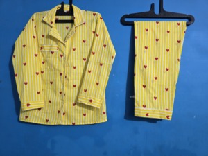 Ensemble de pyjama pour femmes, imprimé cœur jaune, rayé, 100% coton biologique respirant, chemise à boutons et pantalon à taille élastique, vêtements de nuit uniquement - Product Image 4