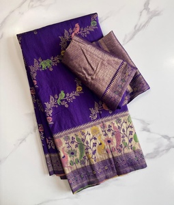 Magnifique soie Georgette avec bordure en dentelle artisanale Pure Jarkan et diamants sur le sari - Product Image 4
