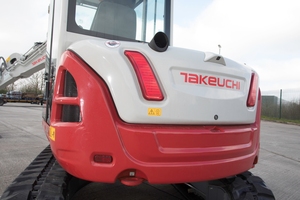 Excavadora Mini de Cadenas Takeuchi TB370 Usada, 3.5T, Alto Momento de Carga, Motor Listo para Operar, Eficiencia de Operación, Bomba Vickers, 2 Años de Garantía - Product Image 2