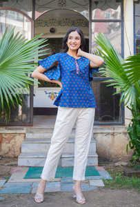 ชุดคุร์ตะผ้าฝ้ายสีน้ำเงินพิมพ์ลายดอกไม้สำหรับผู้หญิง สวมใส่สบายๆ ในช่วงฤดูร้อน สไตล์ชาติพันธุ์ เหมาะสำหรับใส่ในชีวิตประจำวัน ระบายอากาศได้ดี แห้งเร็ว ทันสมัย - Product Image 5