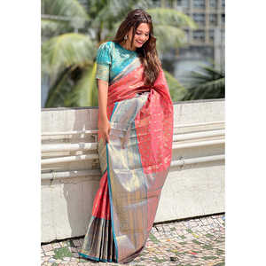 Sari de Seda Kanjivaram de Melocotón con Tejido Zari Tradicional de Elite Weaves, Reversible, de Secado Rápido y Protección Solar para Mujer - Product Image 1