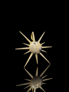 Colgante Unisex de Acero Inoxidable Estilo Hip Hop con Incrustaciones de Diamantes Brillantes y Baño de Plata, The Ice Legacy - Product Image 1