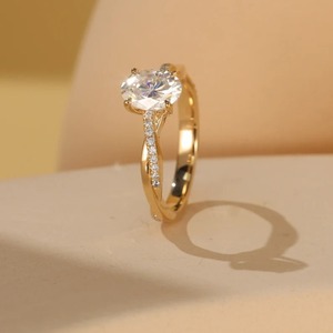 Bague de fiançailles en moissanite de luxe à taille ovale pour femme, disponible à un prix d'exportation abordable - Product Image 2