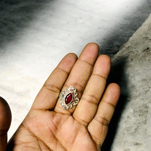 Anillo de Plata de Ley 925 con Granate, Anillo Floral Hecho a Mano con Gema de Granate, Joyería Artesanal - Product Image 3