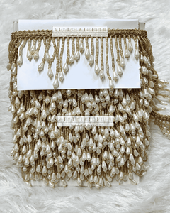 Encaje con Borlas y Cuentas Metálicas Color Crema Dorado – Adorno de Flecos en Forma de Lágrima de Primera Calidad para Bordes de Sarees y Prendas de Lujo - Product Image 2