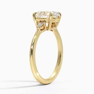 Anillo de Compromiso Aria con Tres Piedras de Moissanita, Estilo Botánico, Corte Brillante, Detalles de Perlas de Agua Dulce, Plata Chapada en Oro de 14K - Product Image 2