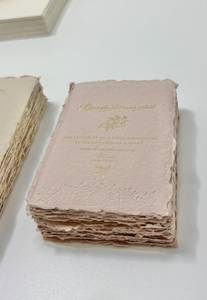 Invitations élégantes en papier deckle avec gaufrage à sec et impression à chaud, parfaites pour les mariages, les célébrations et les événements prestigieux. - Product Image 4