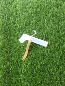 Pinzas de volumen o aislamiento con punta angulada diseñadas específicamente para proporcionar una mejor visibilidad y acceso a las pestañas naturales. - Product Image 3