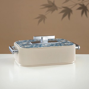 Inspiré des traditions culinaires centenaires, le plat à gratin arabe en métal et verre rehausse la cuisine maison jusqu'à un niveau artistique. - Product Image 3