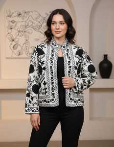 Veste en coton Suzani élégante brodée, taille unique, aux motifs bohèmes et traditionnels. - Product Image 4