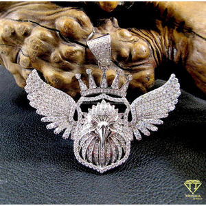 Colgante de corona con alas hecho a mano con diamante cultivado en laboratorio, diseño de joyería de moda hip hop para ropa urbana. - Product Image 2