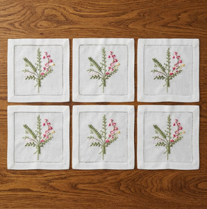 Serviettes de cocktail personnalisées en gros, brodées de jolies fleurs, lavables en machine, 6x6', en coton, avec ourlet festonné, pour événements à domicile - Product Image 2