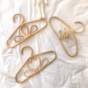 ไม้แขวนผ้าหวายธรรมชาติสำหรับเด็กเสื้อผ้าเด็กดีไซน์ดอกไม้น่ารักใหม่ - Product Image 2