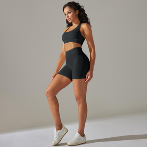 Nouveautés : Ensembles deux pièces décontractés sans couture pour femmes grandes tailles, avec logo personnalisé, design halter uni, soutien-gorge de yoga et short pour la course, la gym et le fitness - Product Image 4