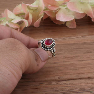 Anillo de Boda Étnico para Mujer, Clásico Vintage, de Plata de Ley, con Rubí y Jade, con Incrustaciones de Piedras Preciosas Hechas a Mano - Product Image 2