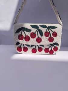 Réplica del Bolso Staud, Bolso con Cuentas Color Cereza, Bolso de Hombro Hecho a Mano de Inspiración Vintage - Product Image 2