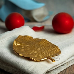 Plateau de service de luxe en forme de feuille, design texturé, élégant présentoir à snacks, vaisselle durable et facile à nettoyer pour une table élégante - Product Image 1