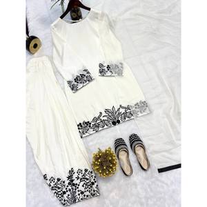 Conjunto de Top y Pantalón de Fiesta para Mujer de Diseñador con Bordado de Encaje Elegante - Product Image 3