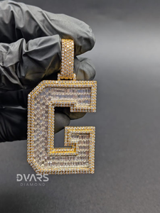 Collar con colgante de letra inicial para hombre, estilo hip hop, chapado en oro, personalizado con letras de la A a la Z, con incrustaciones de circonitas. - Product Image 1