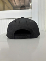 Casquette Snapback 5 Panneaux Haute Qualité Personnalisable avec Patch Tissé et Découpe Laser Perforée pour Activités de Plein Air, Style Sportif, Fabriquée au Vietnam