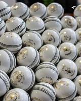 Balles de cricket KOOKABURRA 142GM TURF
