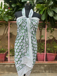 Vestido de Baño de Algodón Viscosa con Estampado de Hojas Verdes para Mujer, Estilo Halter Cruzado con Torcedura, Cubrebaño de Playa de Ajuste Regular - Product Image 4