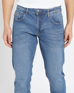 Jeans en denim confortables et ajustés pour hommes, avec des options de style décontracté et streetwear - Product Image 3