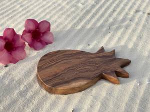 Planche à découper en bois artisanale de qualité supérieure, durable, lavable au lave-vaisselle, pour la cuisine, idéale pour les légumes - Product Image 5