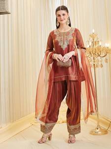 Conjunto de traje étnico de seda Fendi pesada con bordado de secuencia, Kurti, Palazzo y borde de encaje de diseñador, de exportador indio - Product Image 3