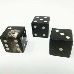 Dés en corne de buffle simples, artisanat poli, technique personnalisée, logo imprimé, écologiques, rayés, pour jeux sportifs, OCEAN EXPORT - Product Image 1