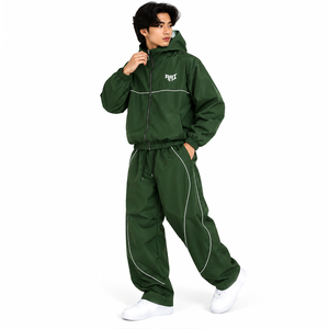 เสื้อแจ็คเก็ตฮู้ดสีเขียวสไตล์ Y2K สตรีทแวร์  ชุดกันลมไนลอนสั่งทำพิเศษ กางเกงขายาวทรงกว้าง ชุดกีฬาแนวเมือง เสื้อแจ็คเก็ตและกางเกงขายาว ฮู้ดดี้สะท้อนแสง - Product Image 5