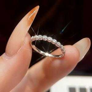 แหวนแต่งงานครึ่งวงกลมดีไซน์คลาสสิคประดับเพชรคิวบิกเซอร์โคเนีย เงินแท้ 925 รูปทรง X แหวนหมั้นแบบเรียบหรูประดับเพชรแบบหนามเตย - Product Image 2