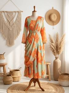 Un vestido drapeado indo-occidental contemporáneo que combina a la perfección la elegancia de un sari tradicional con la comodidad de un estilo moderno. - Product Image 1