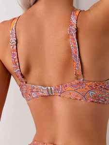 Maillot de bain athlétique pour femme en polyester léger à séchage rapide, avec motifs graphiques vibrants, idéal pour l'été – Performance optimisée pour les sportives - Product Image 4