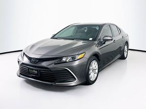 Toyota Camry LE FWD 2022 d'occasion comme neuve - Product Image 1