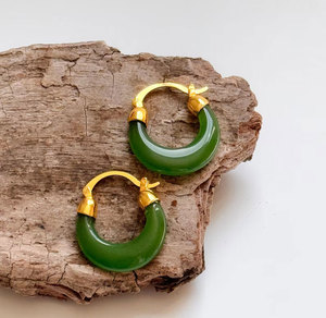 Pendientes de Aro de Jade Dorado Hechos a Mano, Circulares, Verde Claro, Minimalistas, Estilo Boho, Joyería Curativa, Regalo - Product Image 3