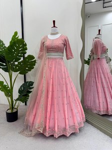 ชุดเลเฮนกาผ้าชีฟองสีชมพูประดับลูกปัด คอรูปหัวใจ แขนสามส่วน ชุดราตรีทรงบอลกาวน์ยาวถึงพื้น ชุดแต่งงานเจ้าหญิงสมัยใหม่ - Product Image 1