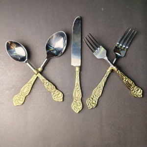 Juego de Cubiertos Dorados con Relieve Floral, Colección de Vajilla de Acero Inoxidable Vintage para Regalos de Lujo para el Hogar y Eventos Gastronómicos - Product Image 2