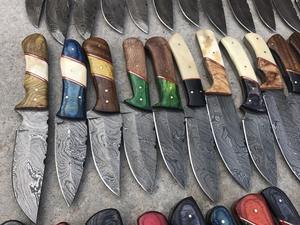 Lot de couteaux de chasse Damas mixtes avec étui – Livraison immédiate, stock disponible, vente en gros uniquement, option de sélection et d'assemblage de couteaux - Product Image 3