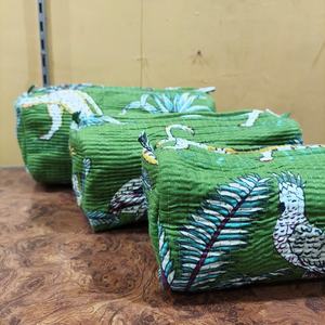 Sac cosmétique rectangulaire grande capacité en coton Kaya Loom avec fermeture éclair, motif floral matelassé, pour fille, lot de 3 pièces - Product Image 5